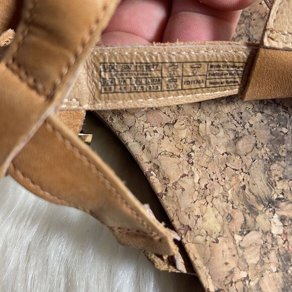 UGG Tan Leather Madonna Thong Sandals Sz 6.5 - Picture 6 of 7